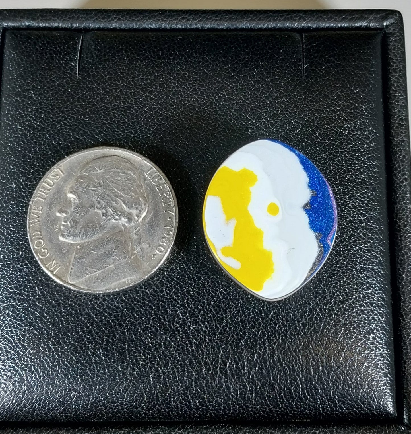 Fordite Cabochon, Semi Truck Type