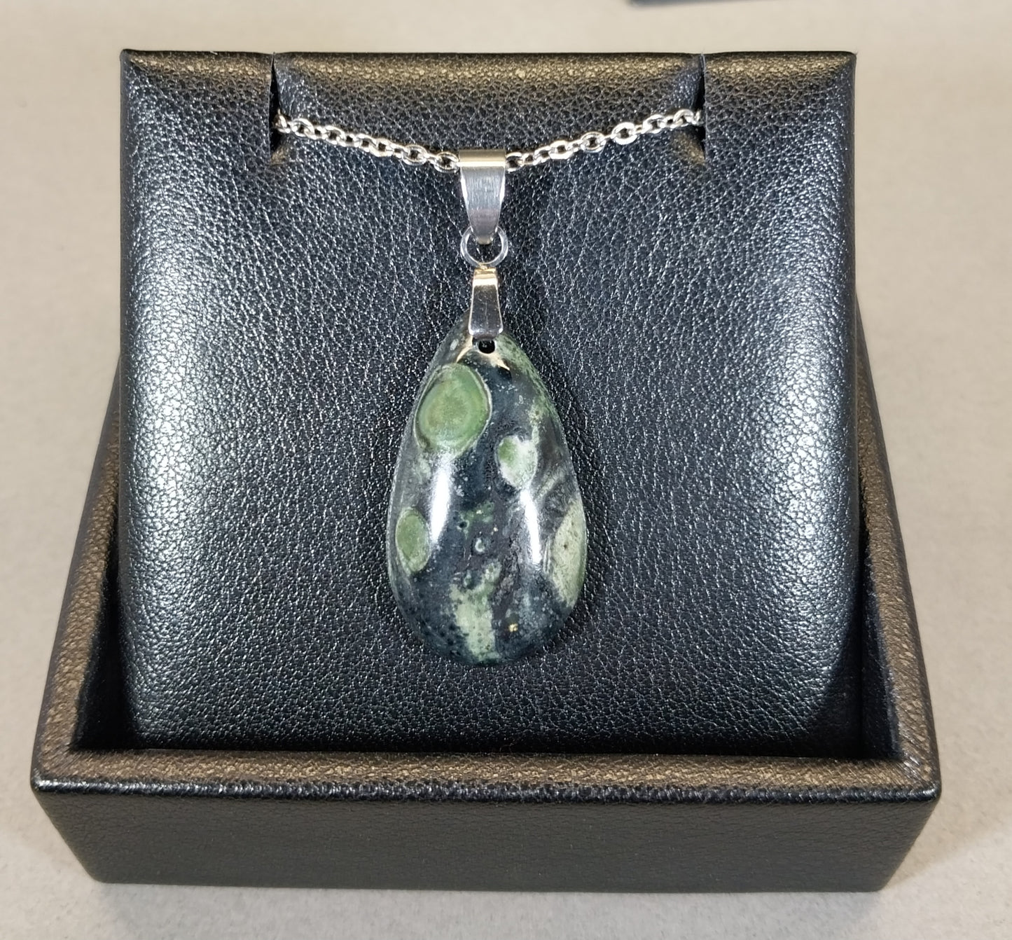 Kabamba Jasper Necklace a Black and Green Natural Stone Teardrop W/O W1