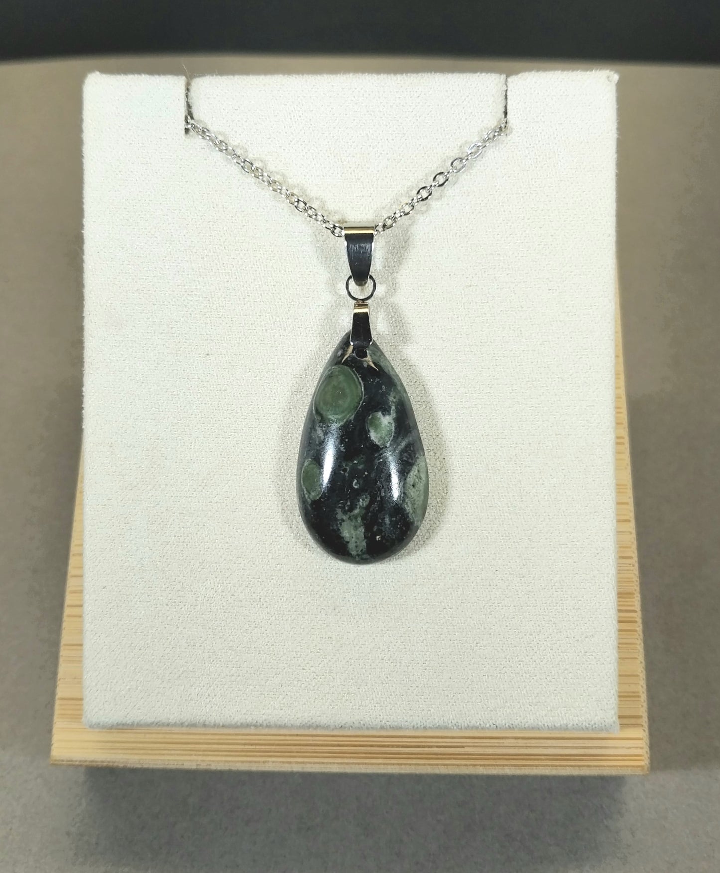 Kabamba Jasper Necklace a Black and Green Natural Stone Teardrop W/O W1